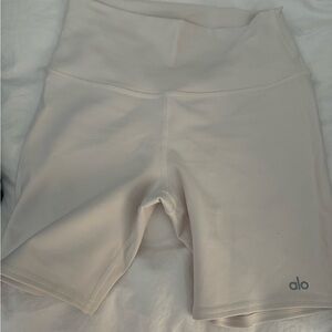Alo Yoga 5" Airbrush High-Waist Biker Short bone size small